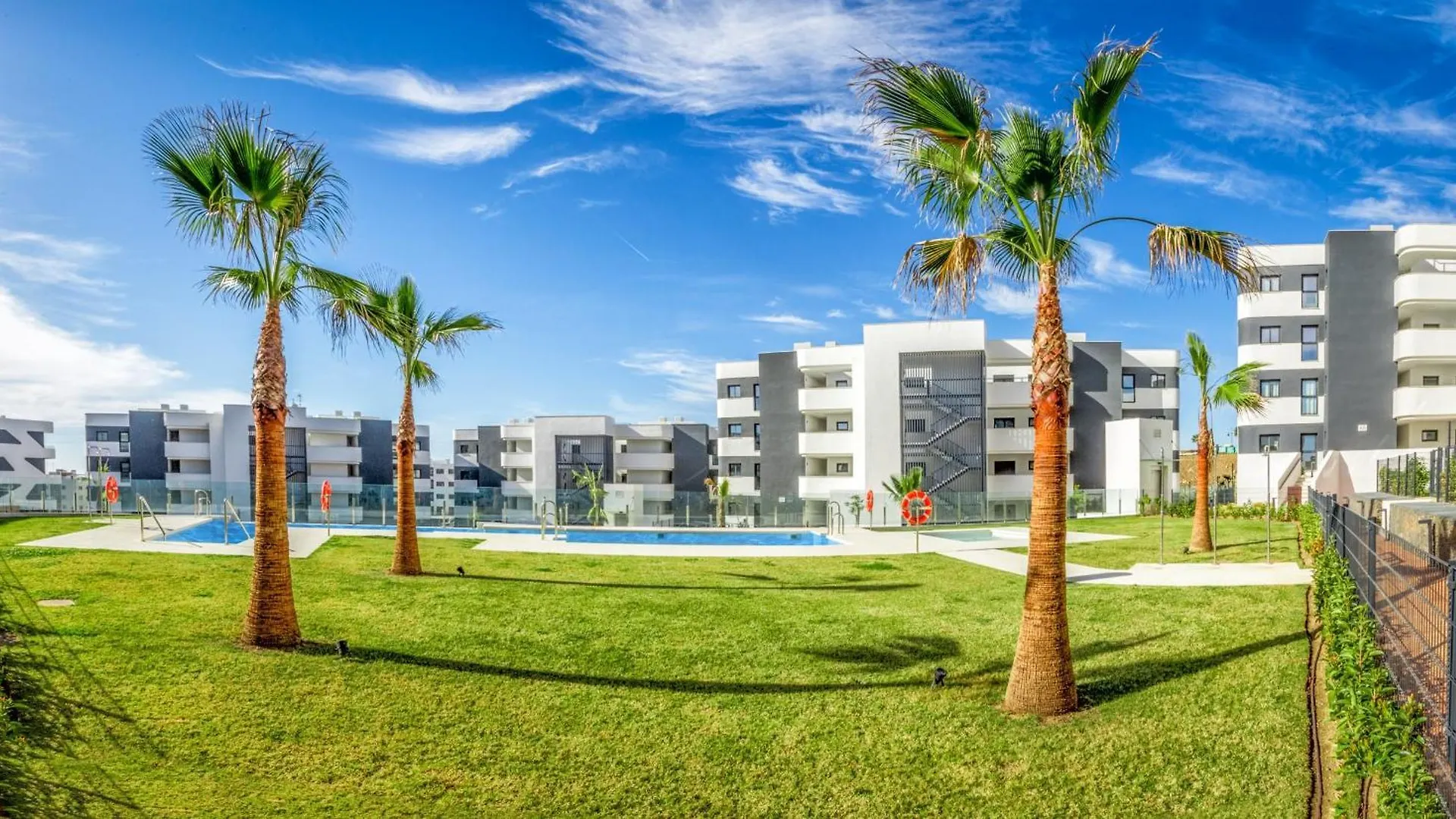 Vivi Homes - Carma Pool, Terrace, Garden & Beach Fuengirola 0*,  Spain