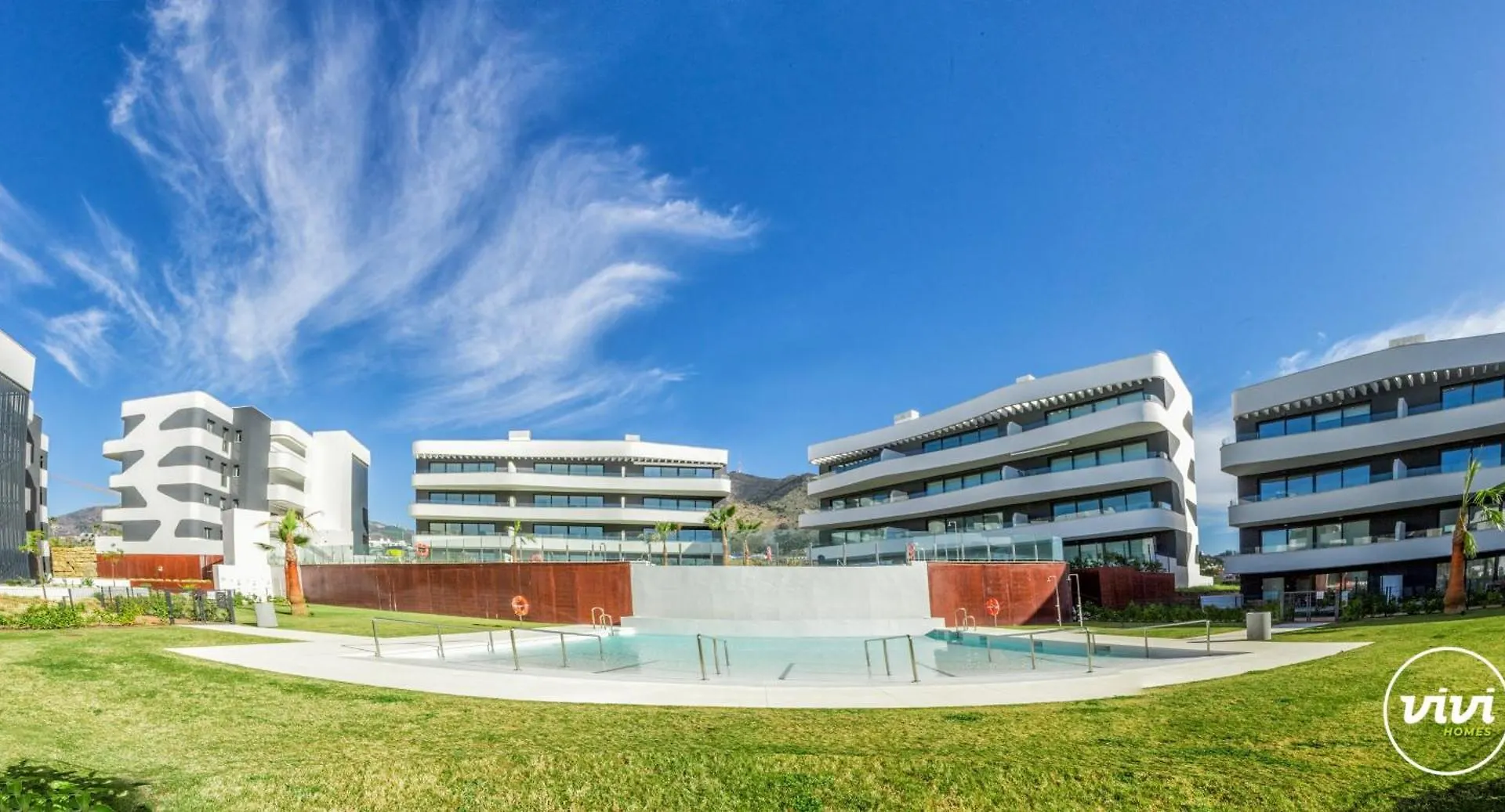 Vivi Homes - Carma Pool, Terrace, Garden & Beach Fuengirola Apartment
