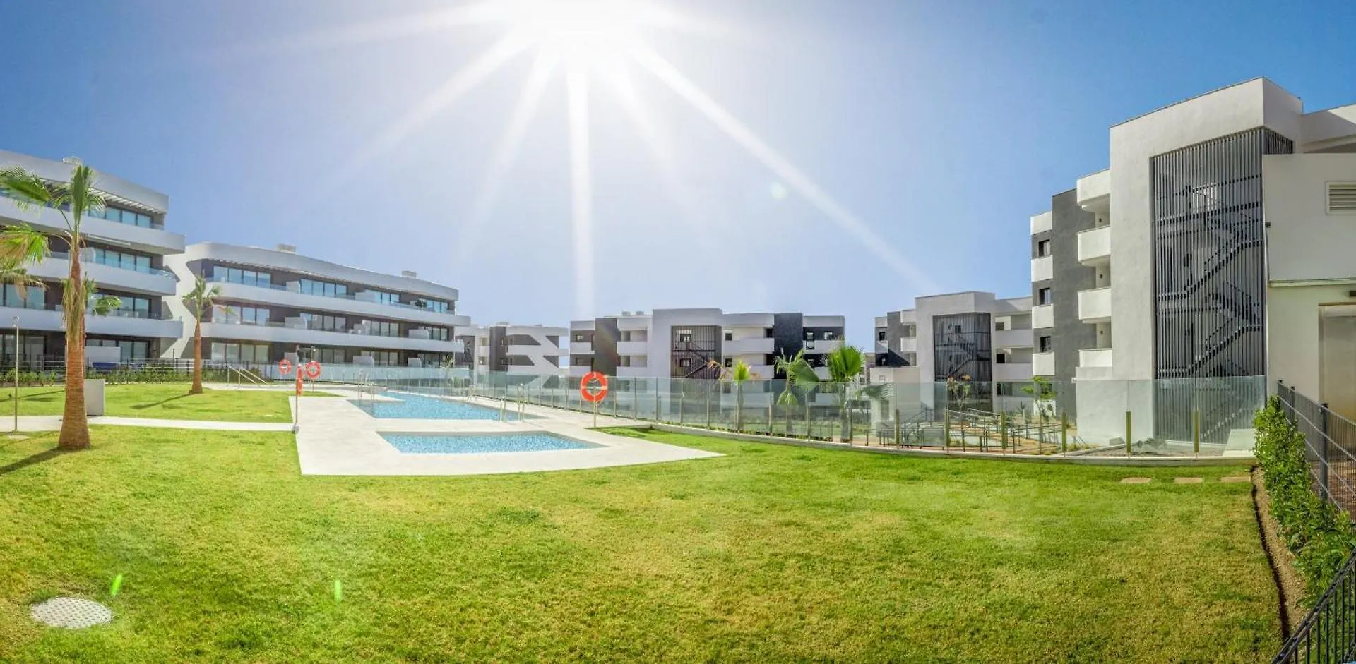 Vivi Homes - Carma Pool, Terrace, Garden & Beach Fuengirola Apartment